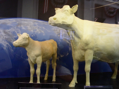 [A detailed cow and a calf sculpted from butter.]